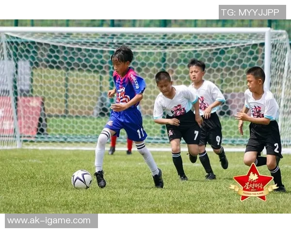 户县足球联赛激情四溢各队争夺冠军荣耀展现青春风采